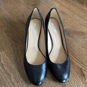 Escarpin en cuir noir Geox